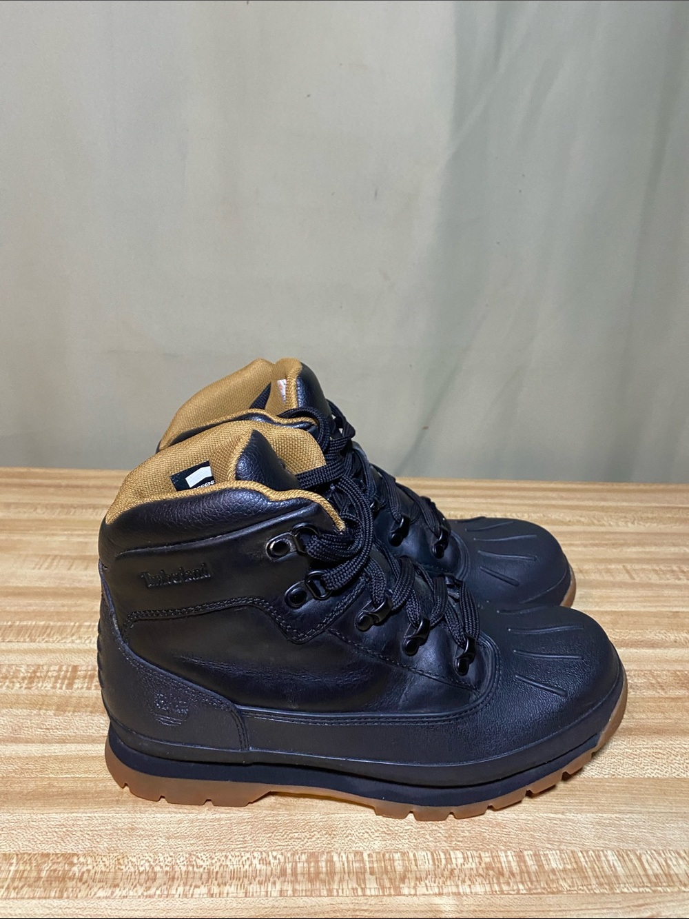Timberland Mid Euro Hiker/ Duck Boots Defender Repellent System Size 5 Boys